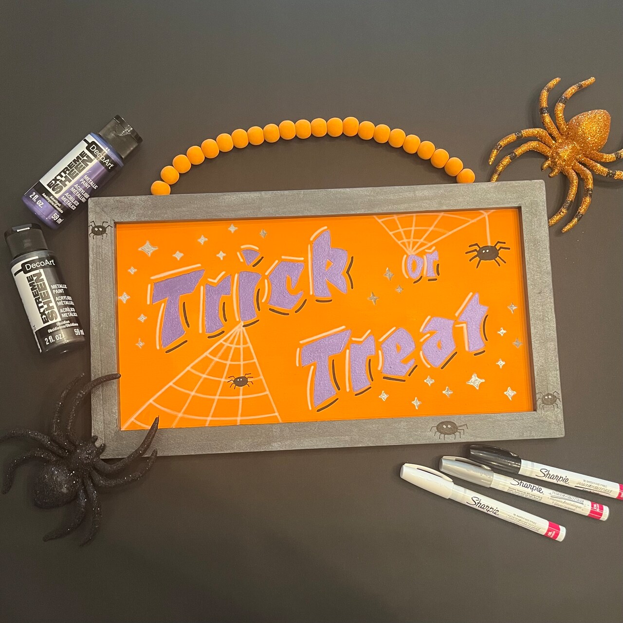 Crafting Basics: Acrylic Painted Trick-or-Treat Sign with @ProbablySketch